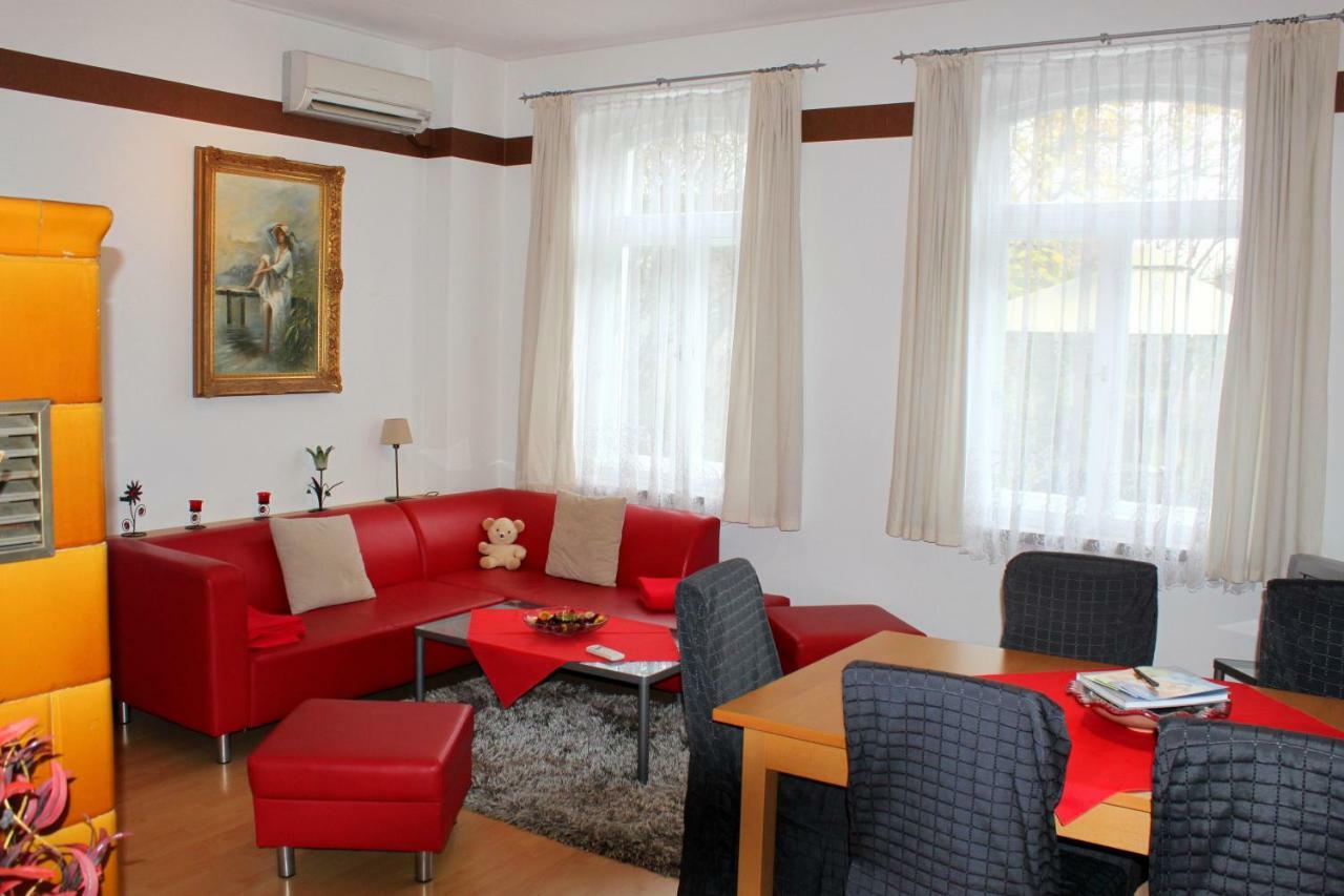 Ferienwohnung "Zur Alten Schule" Neuburxdorf ภายนอก รูปภาพ